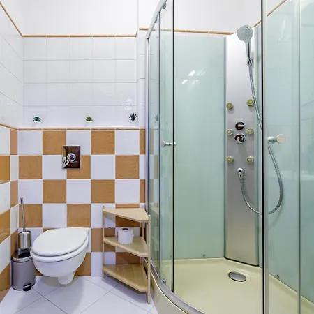 Klariska Near Michael's Gate アパート *